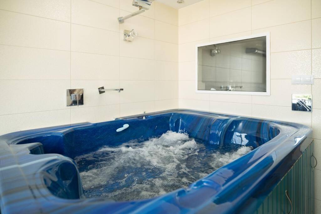 Martonfalvi Penthouse W Jacuzzi デブレツェン エクステリア 写真
